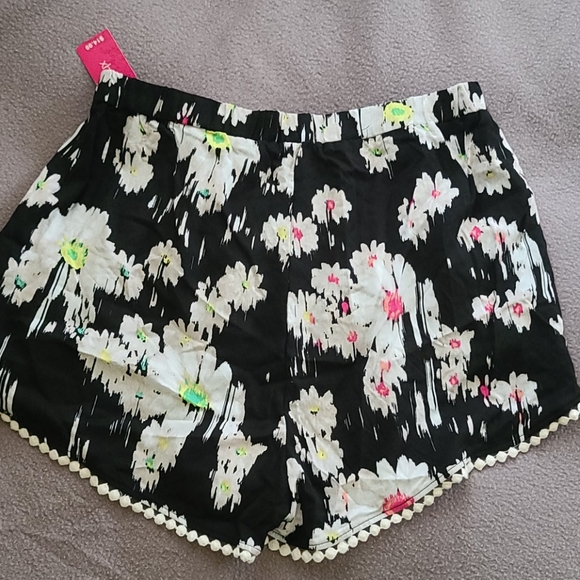 Shorts - Picture 4 of 4